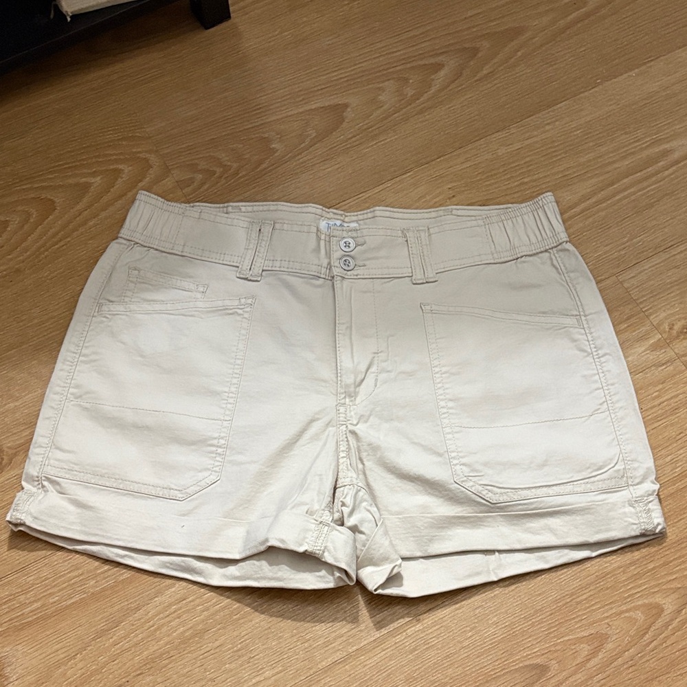 Women's Cream Shorts